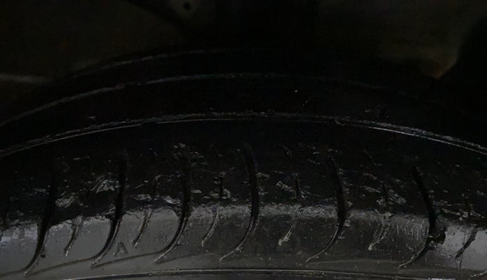 2018 Hyundai Creta SX PLUS 1.6 PETROL, Petrol, Manual, 27,828 km, Right Front Tyre Tread