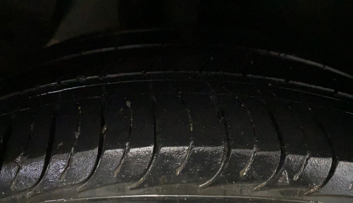 2018 Hyundai Creta SX PLUS 1.6 PETROL, Petrol, Manual, 27,828 km, Right Rear Tyre Tread