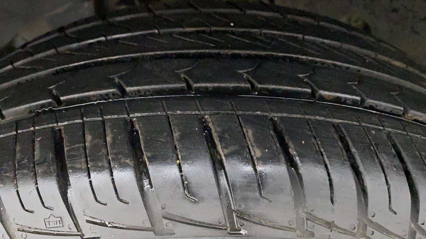 2017 Nissan Terrano XV PREMIUM D, Diesel, Manual, 92,636 km, Left Front Tyre Tread