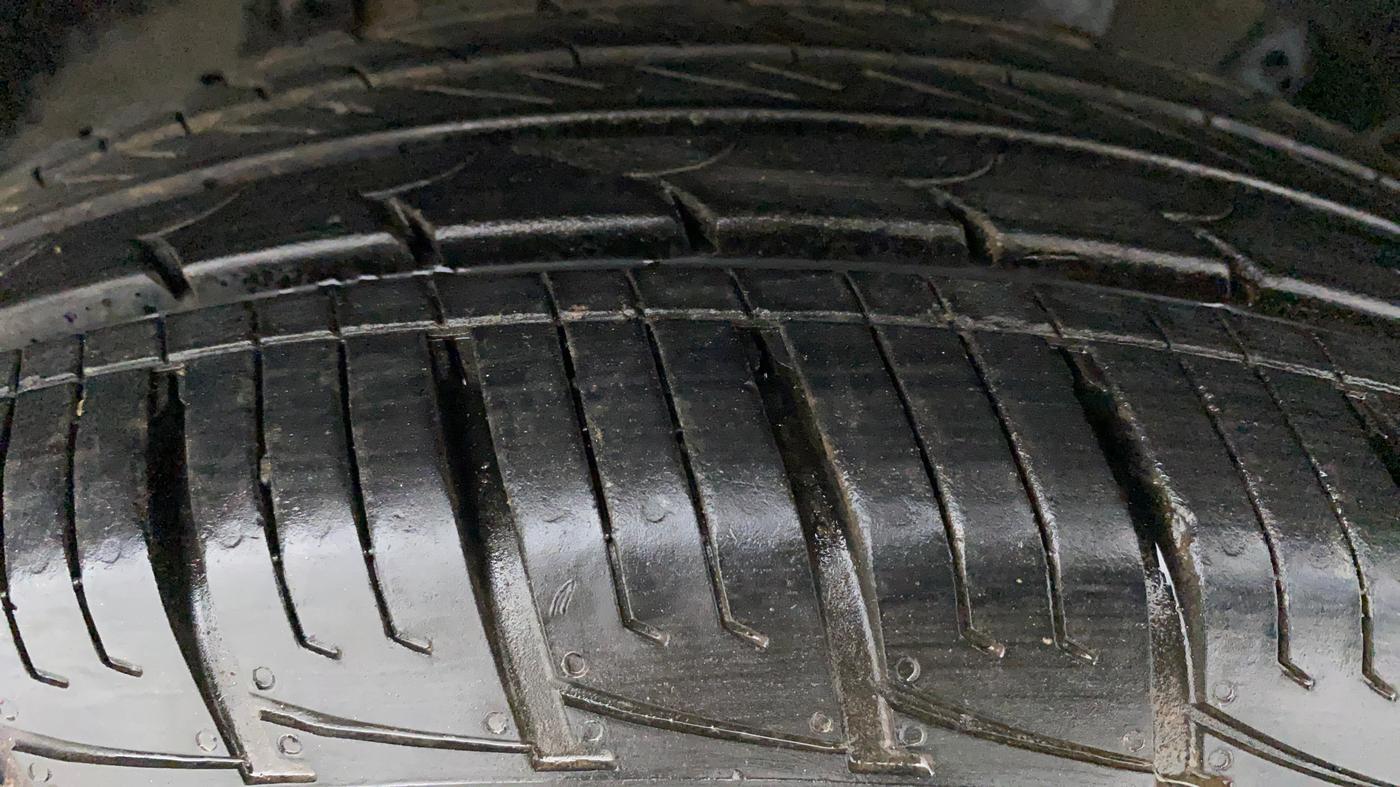 2017 Nissan Terrano XV PREMIUM D, Diesel, Manual, 92,636 km, Right Front Tyre Tread
