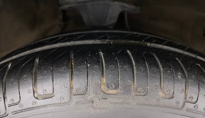 2013 Hyundai i10 MAGNA 1.1, Petrol, Manual, 77,460 km, Right Front Tyre Tread