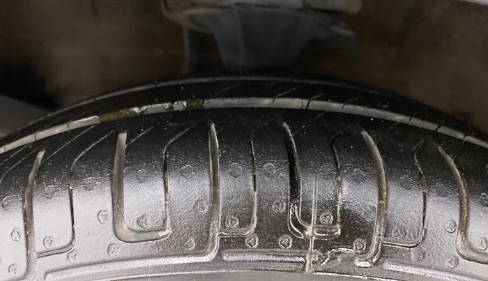 2013 Hyundai i10 MAGNA 1.1, Petrol, Manual, 77,460 km, Left Front Tyre Tread
