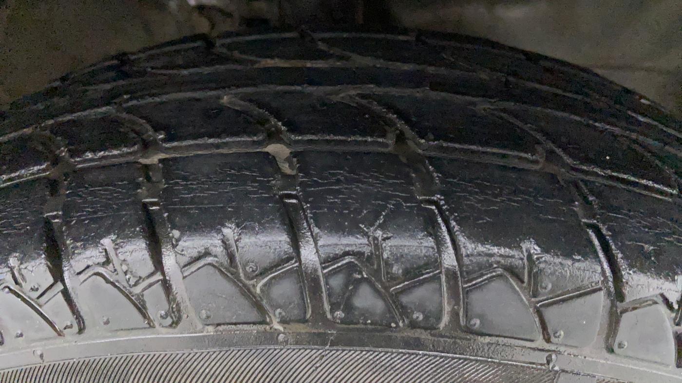 2013 Maruti Wagon R 1.0 LXI CNG, CNG, Manual, 82,784 km, Right Front Tyre Tread