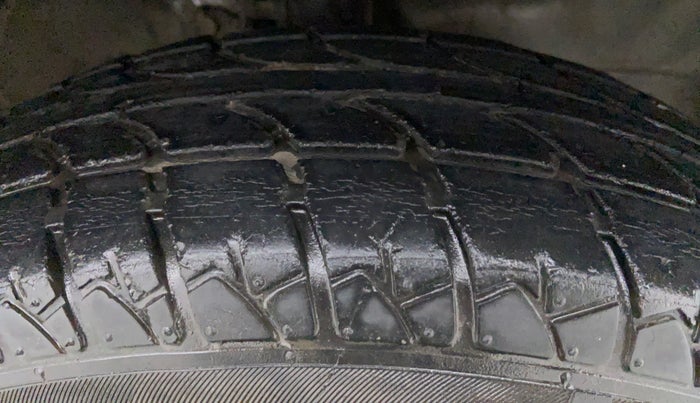 2013 Maruti Wagon R 1.0 LXI CNG, CNG, Manual, 82,784 km, Right Front Tyre Tread