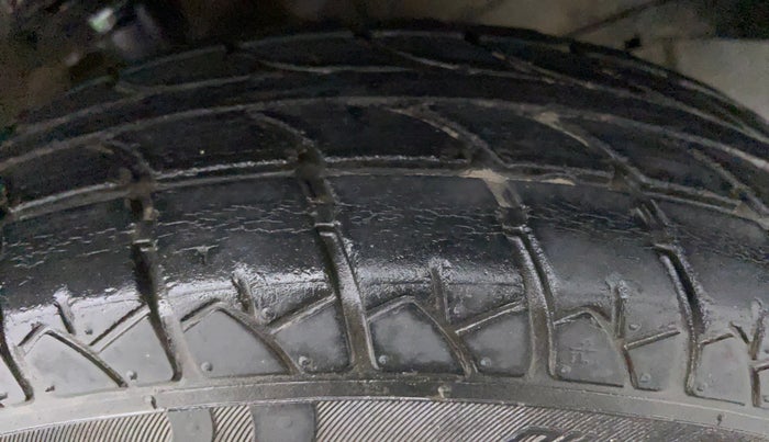 2013 Maruti Wagon R 1.0 LXI CNG, CNG, Manual, 82,784 km, Left Front Tyre Tread