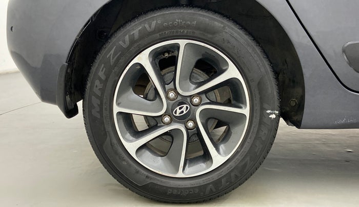 2017 Hyundai Grand i10 SPORTZ (O) 1.2 AT VTVT, Petrol, Automatic, 89,733 km, Right Rear Wheel