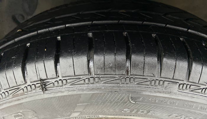 2017 Hyundai Grand i10 SPORTZ (O) 1.2 AT VTVT, Petrol, Automatic, 89,733 km, Left Front Tyre Tread