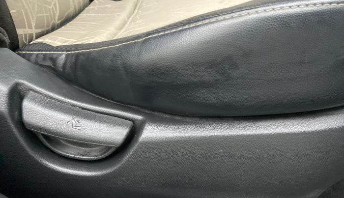2017 Hyundai Grand i10 SPORTZ (O) 1.2 AT VTVT, Petrol, Automatic, 89,733 km, Driver Side Adjustment Panel