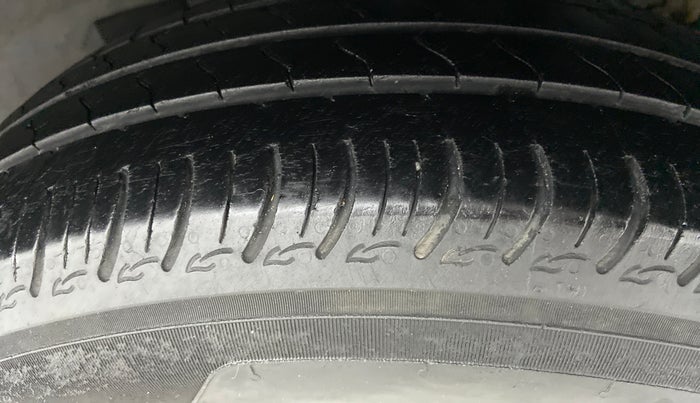 2017 Hyundai Grand i10 SPORTZ (O) 1.2 AT VTVT, Petrol, Automatic, 89,733 km, Left Rear Tyre Tread