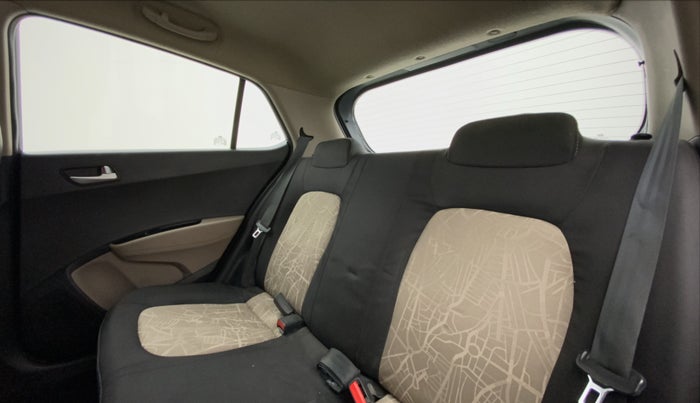 2017 Hyundai Grand i10 SPORTZ (O) 1.2 AT VTVT, Petrol, Automatic, 89,733 km, Right Side Rear Door Cabin