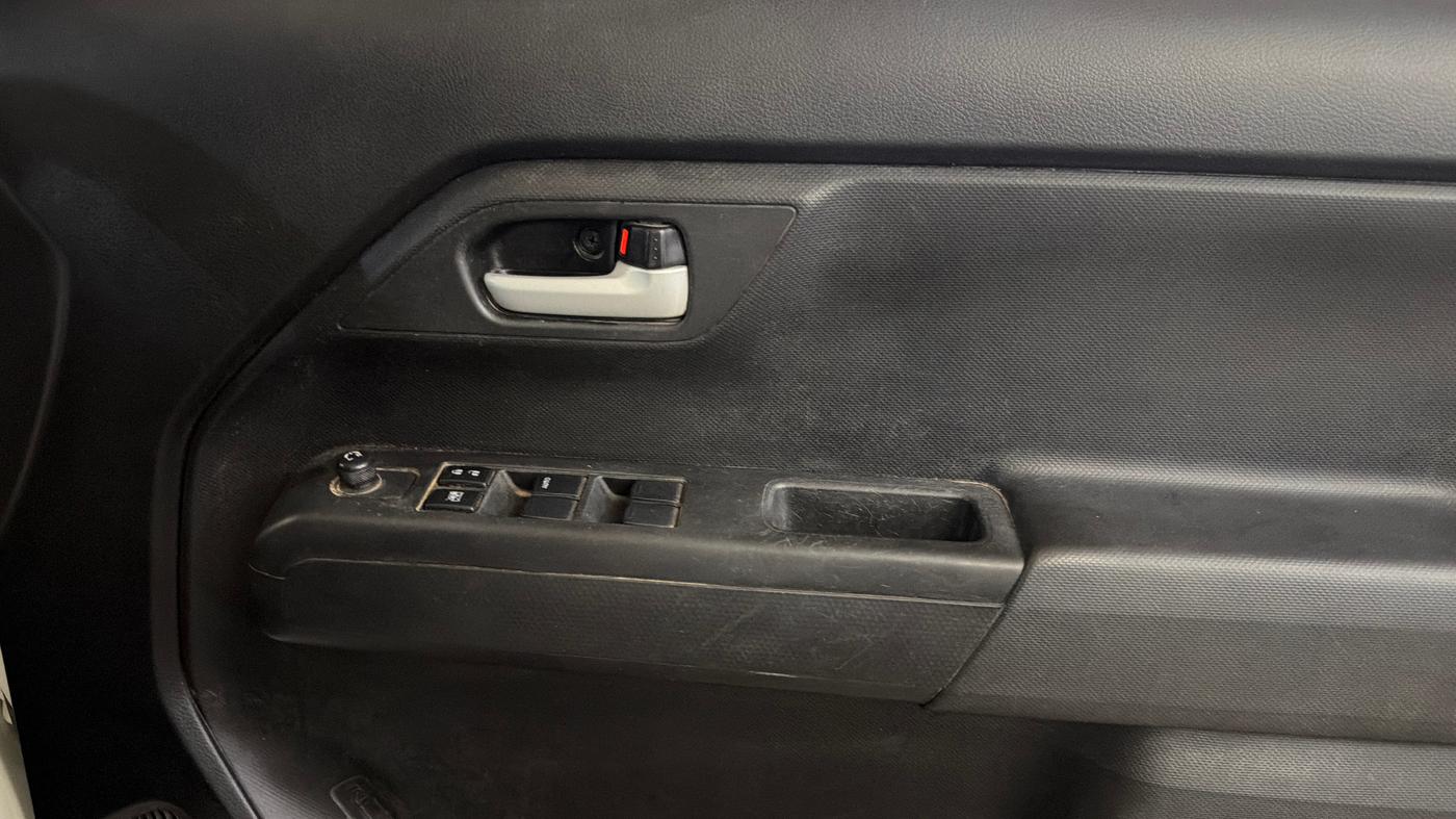 2022 Maruti New Wagon-R VXI 1.0, Petrol, Manual, 77,356 km, Driver Side Door Panels Control