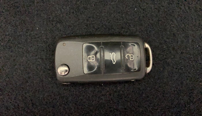 2019 Volkswagen Polo COMFORTLINE 1.0L MPI, Petrol, Manual, 70,587 km, Key Close Up