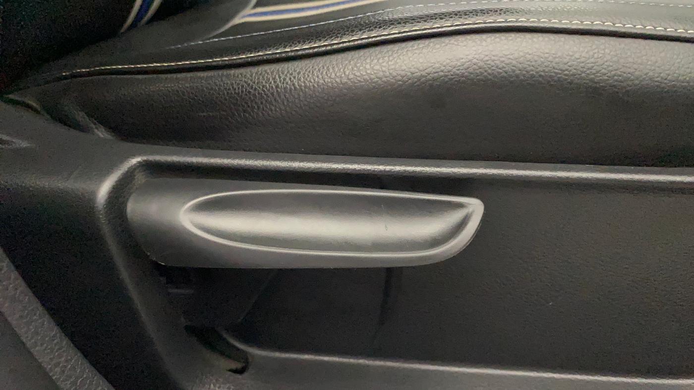 2019 Volkswagen Polo COMFORTLINE 1.0L MPI, Petrol, Manual, 70,587 km, Driver Side Adjustment Panel