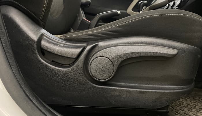 2015 Hyundai Creta SX PLUS 1.6 PETROL, Petrol, Manual, 51,230 km, Driver Side Adjustment Panel