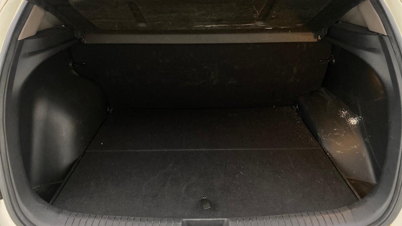 2015 Hyundai Creta SX PLUS 1.6 PETROL, Petrol, Manual, 51,247 km, Boot Inside