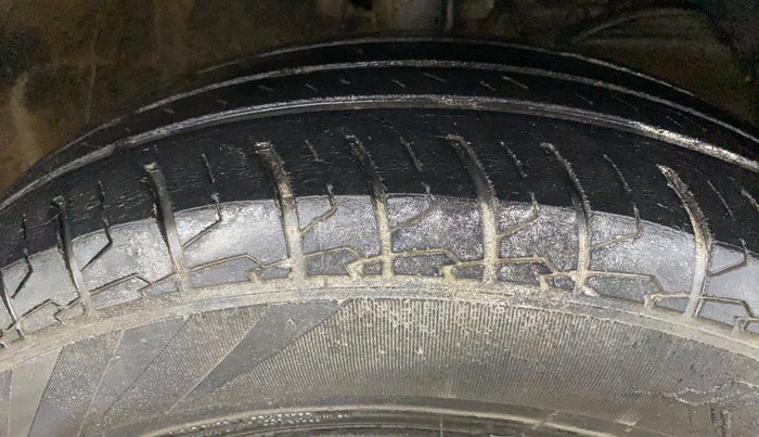 2022 Maruti Dzire VXI AMT, Petrol, Automatic, 68,705 km, Right Front Tyre Tread