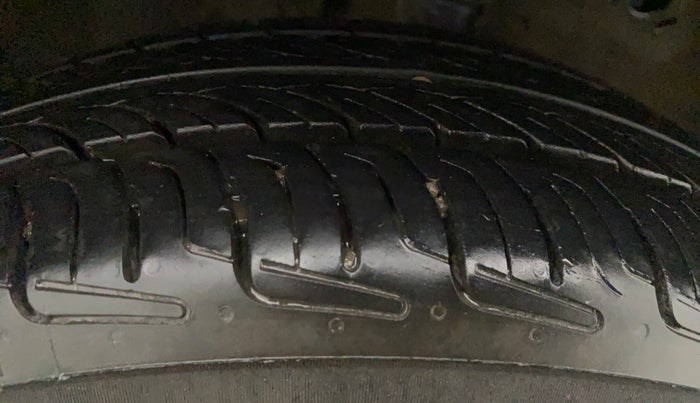 2014 Maruti Wagon R Stingray VXI, Petrol, Manual, 42,595 km, Right Rear Tyre Tread