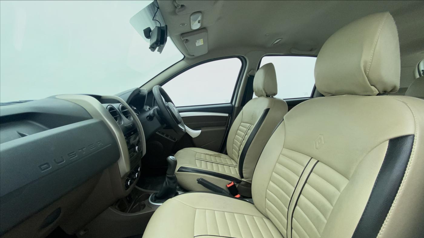 2017 Renault Duster RXL PETROL 104, Petrol, Manual, 73,748 km, Right Side Front Door Cabin