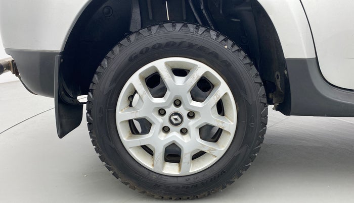 2017 Renault Duster RXL PETROL 104, Petrol, Manual, 73,748 km, Right Rear Wheel