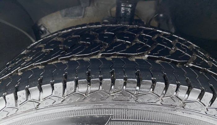 2017 Renault Duster RXL PETROL 104, Petrol, Manual, 73,748 km, Left Front Tyre Tread