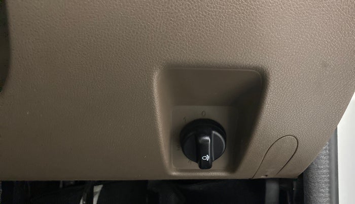 2017 Renault Duster RXL PETROL 104, Petrol, Manual, 73,748 km, Dashboard - Headlight height adjustment not working