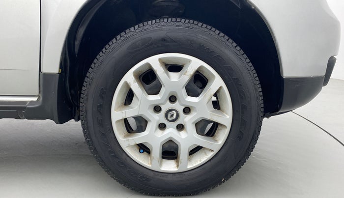 2017 Renault Duster RXL PETROL 104, Petrol, Manual, 73,748 km, Right Front Wheel