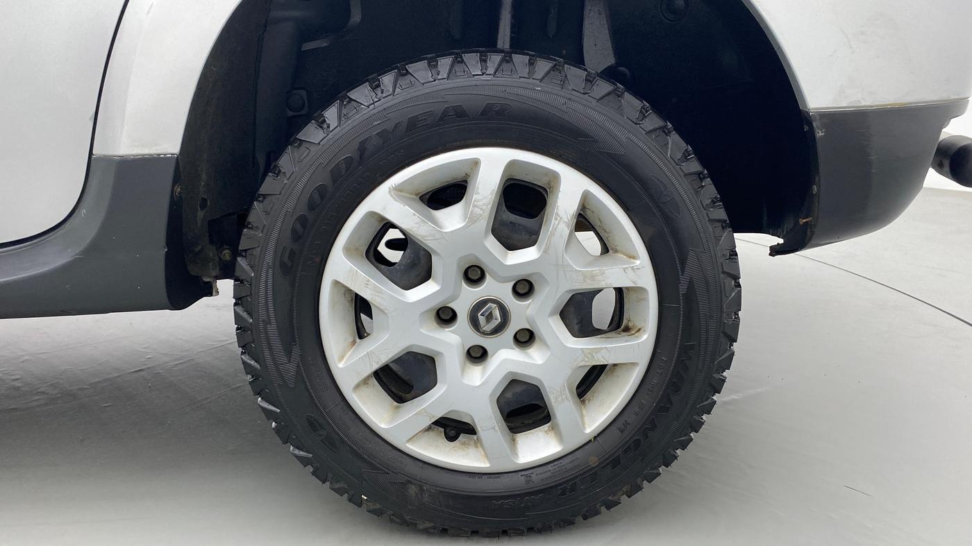 2017 Renault Duster RXL PETROL 104, Petrol, Manual, 73,748 km, Left Rear Wheel