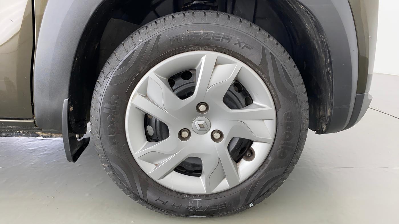 2021 Renault Kwid 1.0 RXT Opt AT, Petrol, Automatic, 35,829 km, Right Front Wheel