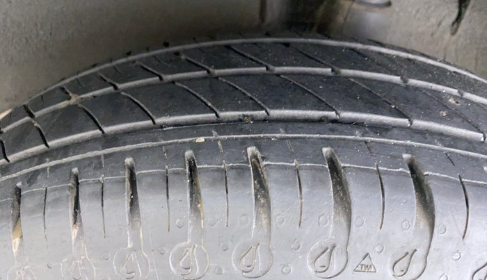 2021 Renault Kwid 1.0 RXT Opt AT, Petrol, Automatic, 35,829 km, Left Rear Tyre Tread