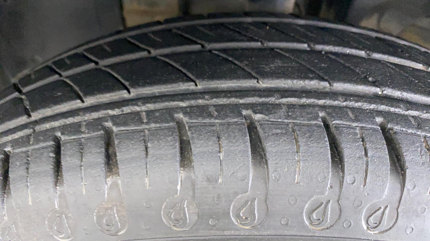 2021 Renault Kwid 1.0 RXT Opt AT, Petrol, Automatic, 35,829 km, Left Front Tyre Tread