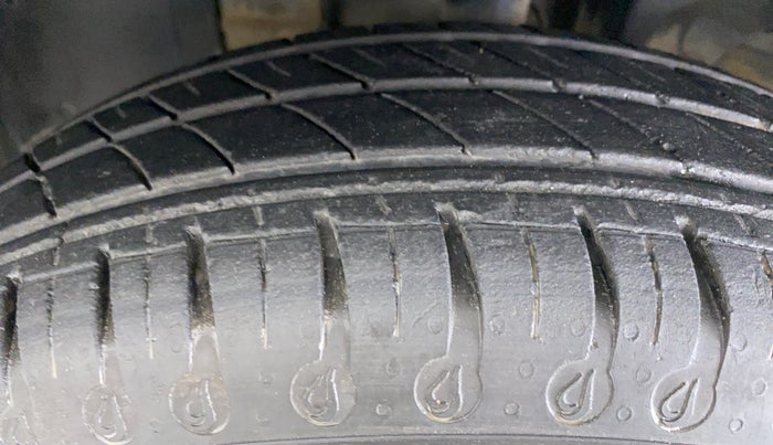 2021 Renault Kwid 1.0 RXT Opt AT, Petrol, Automatic, 35,829 km, Left Front Tyre Tread