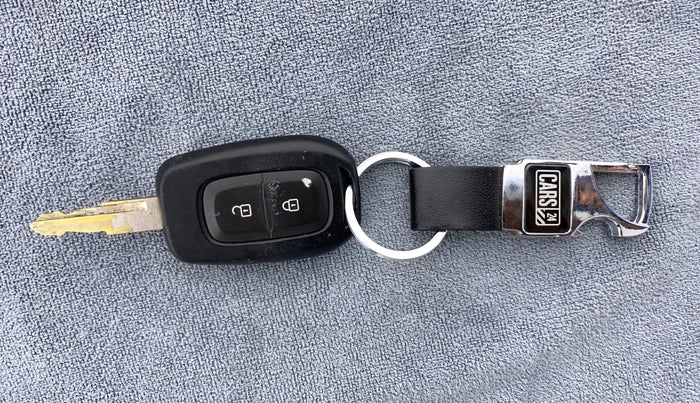 2021 Renault Kwid 1.0 RXT Opt AT, Petrol, Automatic, 35,829 km, Key Close Up