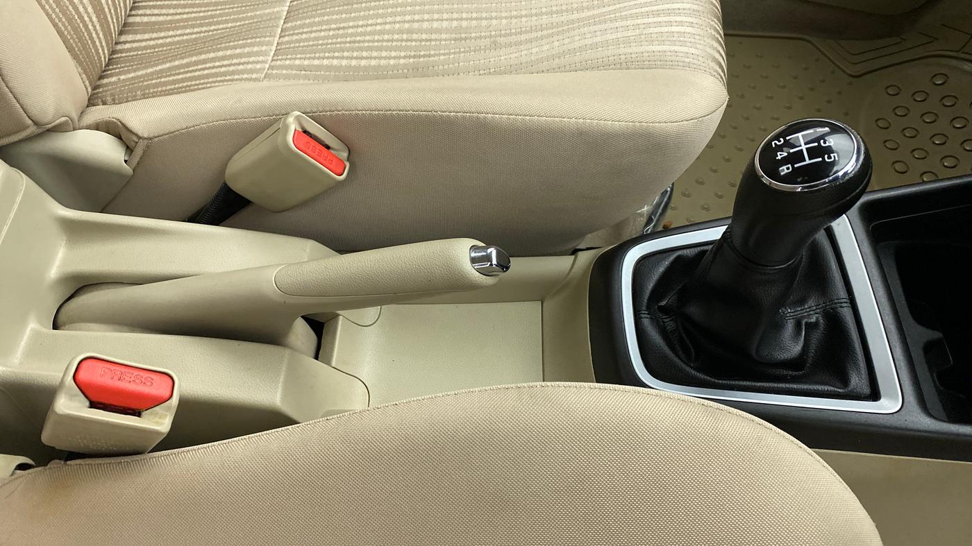 2020 Maruti Dzire VXI, Petrol, Manual, 45,345 km, Gear Lever