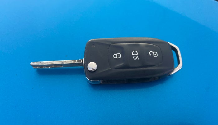 2021 Tata ALTROZ XM PLUS PETROL, Petrol, Manual, 54,967 km, Key Close Up