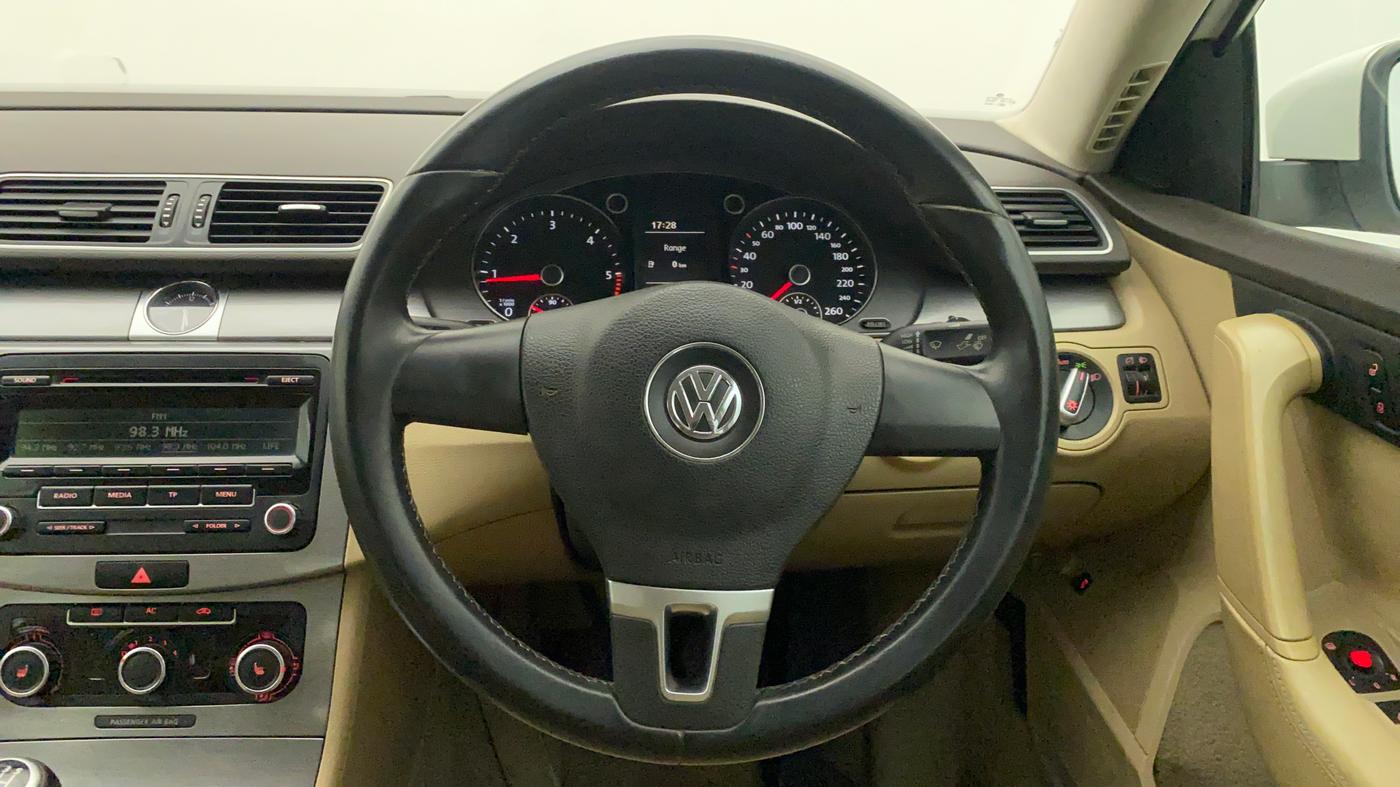 2012 Volkswagen Passat COMFORTLINE 2.0 TDI MT, Diesel, Manual, 90,379 km, Steering Wheel Close Up