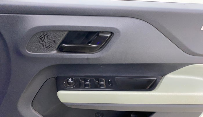 2023 Tata PUNCH ADVENTURE RHYTHM PACK AMT, Petrol, Automatic, 34,390 km, Driver Side Door Panels Control