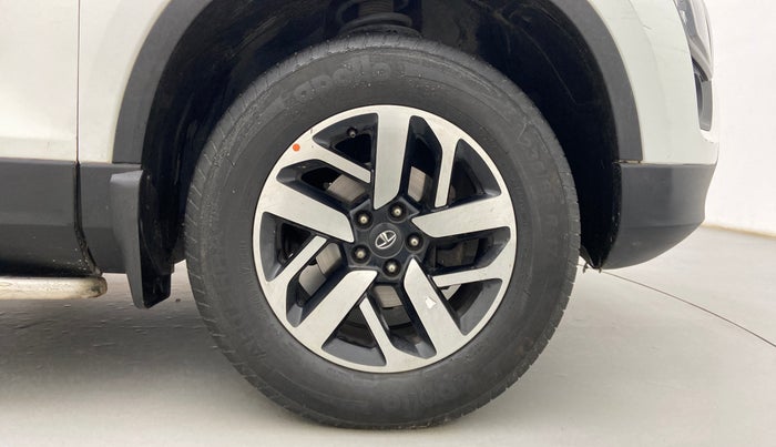 2022 Tata Harrier XZA PLUS 2.0L, Diesel, Automatic, 71,634 km, Right Front Wheel
