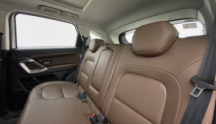 2022 Tata Harrier XZA PLUS 2.0L, Diesel, Automatic, 71,634 km, Right Side Rear Door Cabin