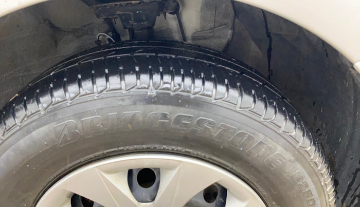 2017 Hyundai Elite i20 MAGNA EXECUTIVE 1.2, CNG, Manual, 47,316 km, Right Front Tyre Tread