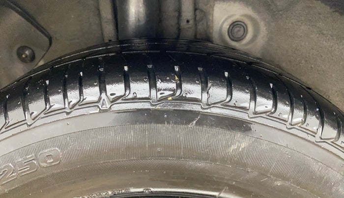 2017 Hyundai Elite i20 MAGNA EXECUTIVE 1.2, CNG, Manual, 47,316 km, Right Rear Tyre Tread