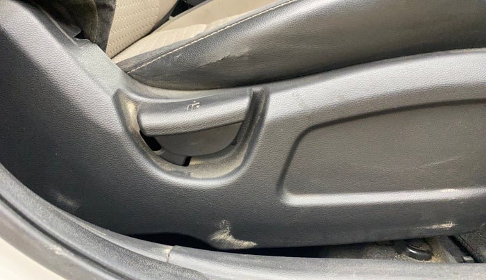 2017 Hyundai Elite i20 MAGNA EXECUTIVE 1.2, CNG, Manual, 47,316 km, Driver Side Adjustment Panel