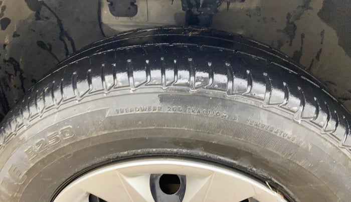 2017 Hyundai Elite i20 MAGNA EXECUTIVE 1.2, CNG, Manual, 47,316 km, Left Front Tyre Tread