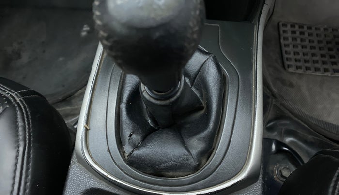2016 Honda City VX MT PETROL, Petrol, Manual, 95,353 km, Gear lever - Boot cover slightly torn