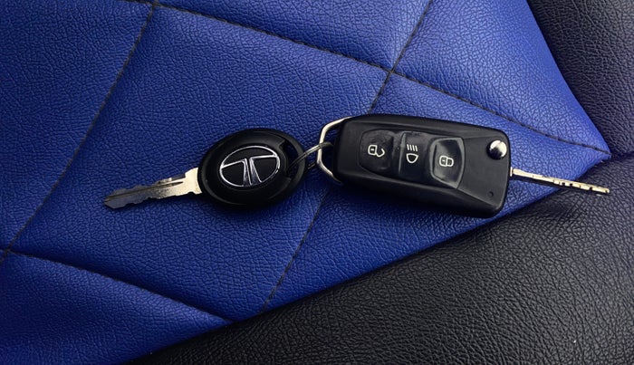 2017 Tata Tiago XZ PETROL, Petrol, Manual, 38,576 km, Key Close Up