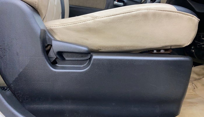 2017 Maruti Wagon R 1.0 VXI, Petrol, Manual, 59,415 km, Driver Side Adjustment Panel