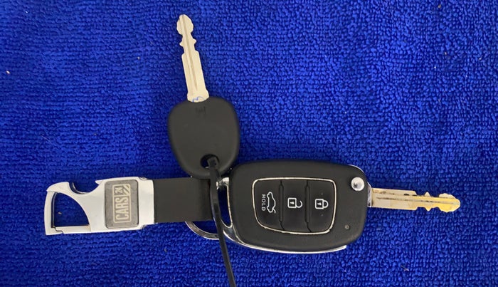 2019 Hyundai GRAND I10 NIOS SPORTZ 1.2 KAPPA VTVT DUAL TONE, Petrol, Manual, 30,977 km, Key Close Up