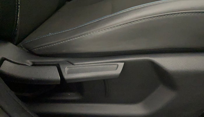 2019 Hyundai GRAND I10 NIOS SPORTZ 1.2 KAPPA VTVT DUAL TONE, Petrol, Manual, 30,977 km, Driver Side Adjustment Panel