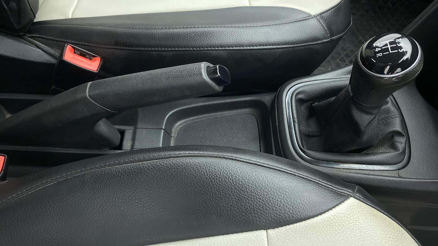 2020 Volkswagen Polo Trendline 1.0 L Petrol, Petrol, Manual, 94,963 km, Gear Lever