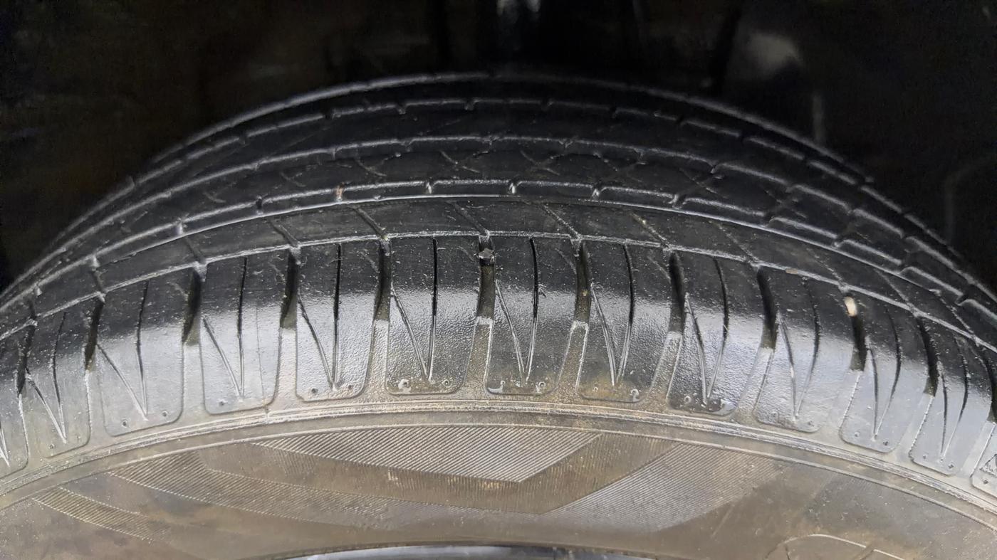 2022 Hyundai VENUE S(O) 1.2, Petrol, Manual, 99,401 km, Right Front Tyre Tread