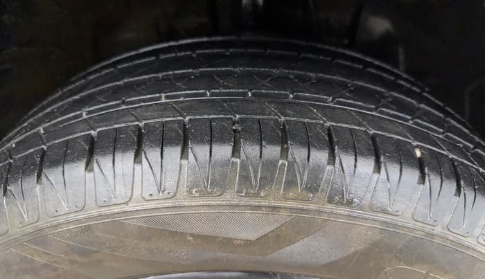 2022 Hyundai VENUE S(O) 1.2, Petrol, Manual, 99,401 km, Right Front Tyre Tread